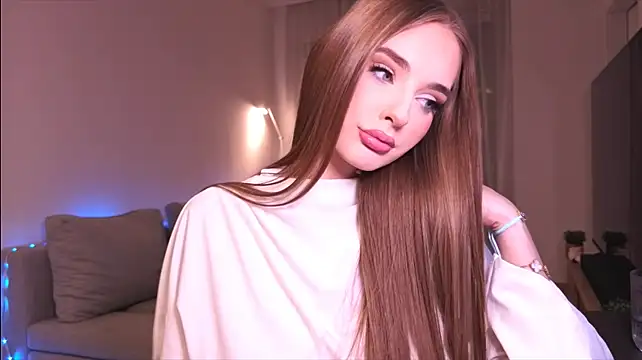 petitegonwiild live cam on StripChat
