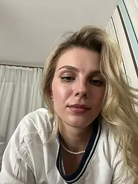 My_Hotgirl live cam on StripChat