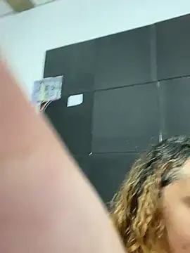 Chloe_Leaozinho live cam on StripChat