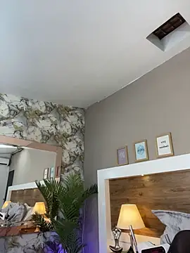 MiaFarkash webcam