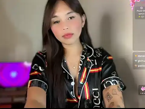 _petitegirlx69_ webcam