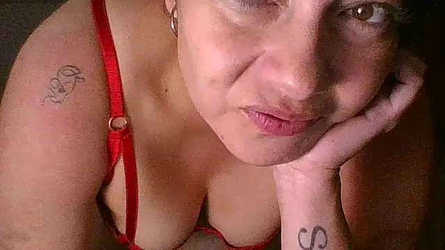 Demeter_1998 live cam on StripChat