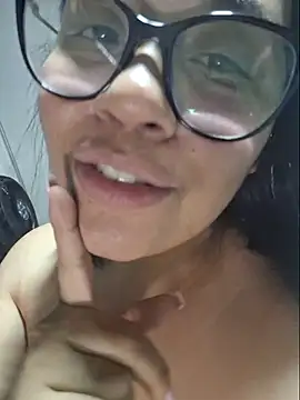 yasminmeyerofc live cam on StripChat