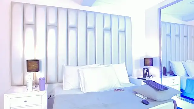 aandreaperez live cam on StripChat