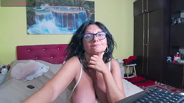 AlexaMorreno live cam on StripChat