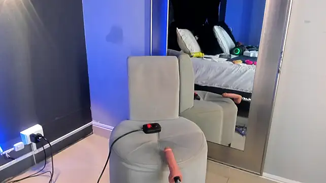 Larabrooks live cam on StripChat