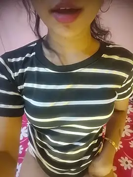 hott_mia live cam on StripChat