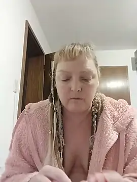 LiluLiluLilu live cam on StripChat