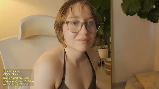 Scarlett_NoirMuse webcam