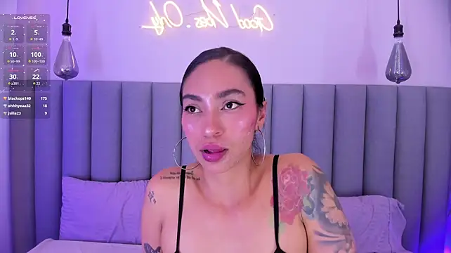 Leamonroe__ live cam on StripChat