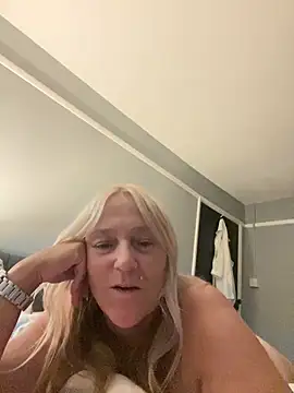Blondnboujee53