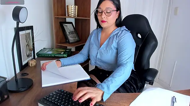 Aslii_Smith live cam on StripChat