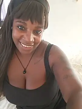 Adrilovechocolate live cam on StripChat