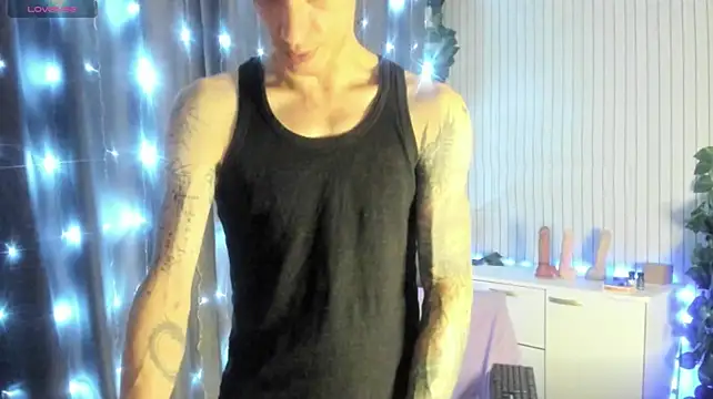 James2Inked live cam on StripChat