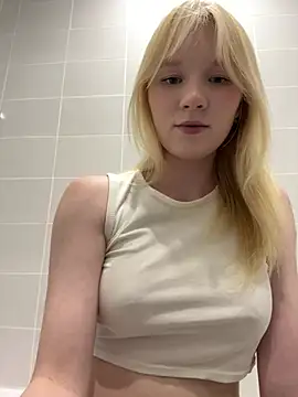 KoriMelon 🥫 naked webcam chat