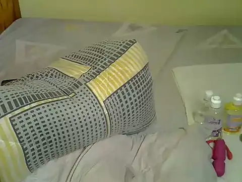 Pearl_petite webcam