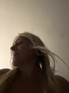 Blondnboujee53