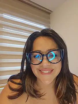 Itsmya live cam on StripChat