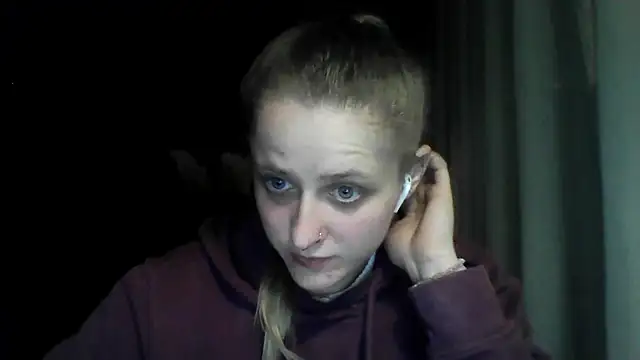 LeaWetGirl live cam on StripChat