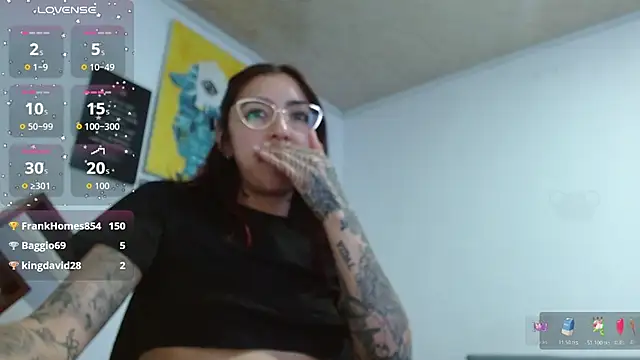 zoebakers_ (F young) - show nipples piercing