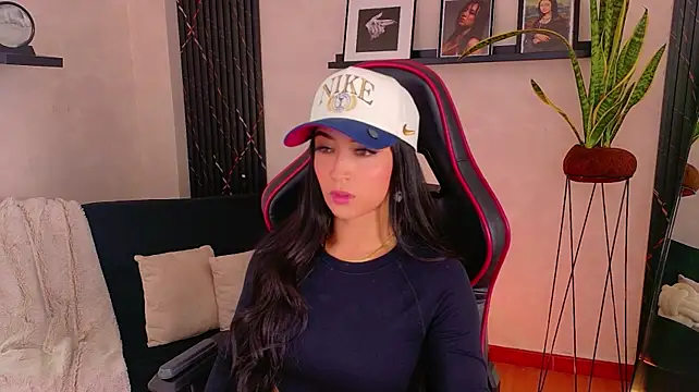 EmmyEvans1 live cam on StripChat