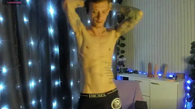 James2Inked live cam on StripChat