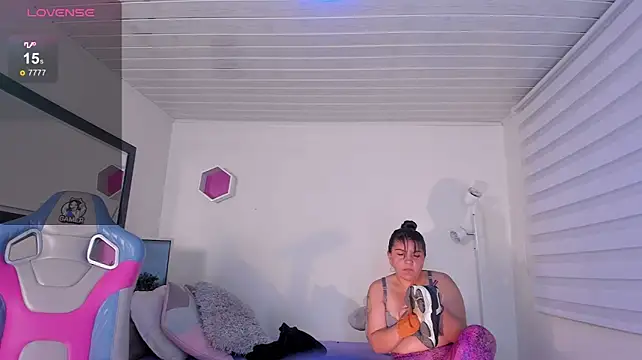 sahamara07 live cam on StripChat