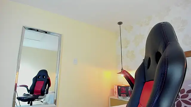 IRISCLARK1 live cam on StripChat