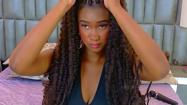 TylaWest live cam on StripChat