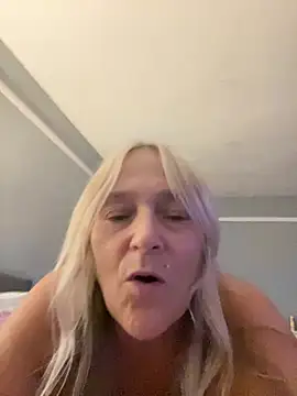 Blondnboujee53