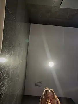 Alirawrz's live cam
