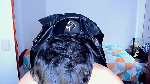 Tommy_Bred live cam on StripChat