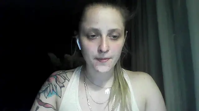 LeaWetGirl live cam on StripChat