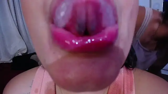 Sharlottee webcam