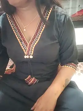 Rashmi-cute live cam on StripChat