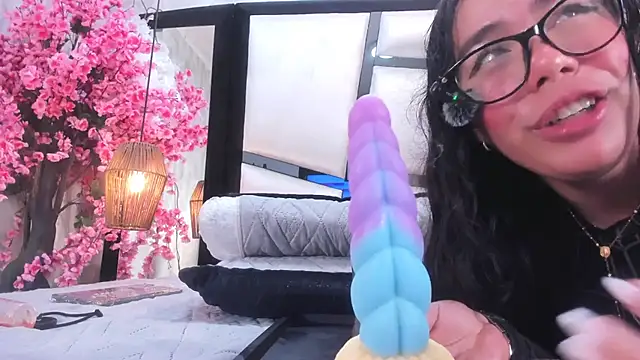 TessaCooper1 live cam on StripChat