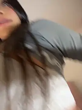 emmily_19 (F young) - NAKED AND BIGGG SQUIRTT