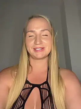 Webcam Model(BootyQueenApril) is live