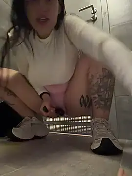 TattooGirlAlia live webcam