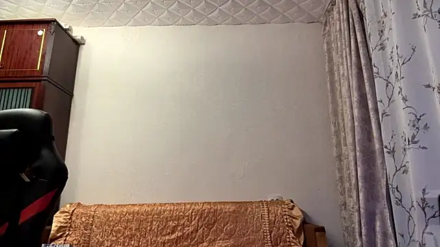 TaIliedGuest live cam on StripChat