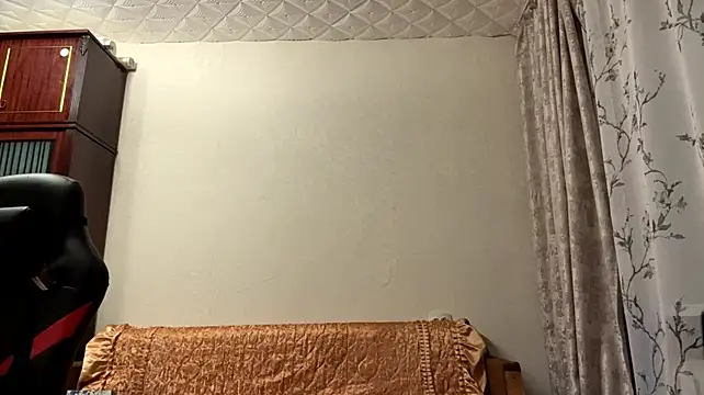 TaIliedGuest live cam on StripChat