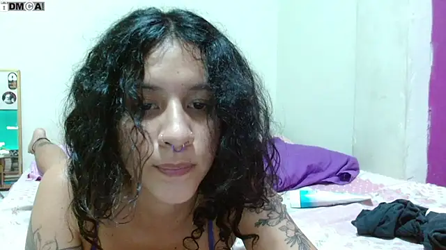 AlinaWoolf_ live cam on StripChat