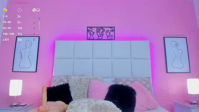 charlotte_kisss live cam on StripChat