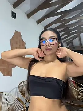 amira_cute2 live cam on StripChat