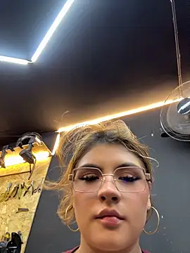 i_melissaa (Ask my age) - My ass red/last tip sexy pic pm