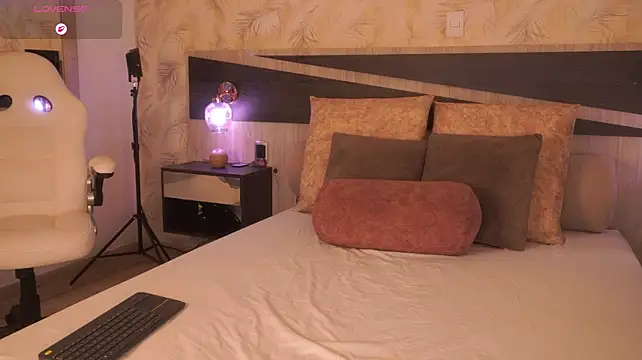 Natalia_Cruzz live cam on StripChat