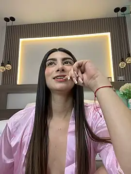 evelyn_hills live cam on StripChat