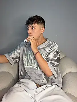 oliver_k (M twink) - SHOW BIG CUM + EAT MILK (out public park