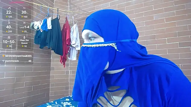 sabag_luchh (F mature) - open ass near the camera