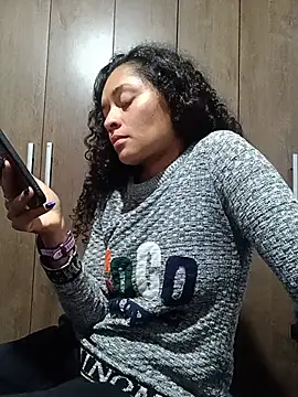 Estrella2001 live cam on StripChat